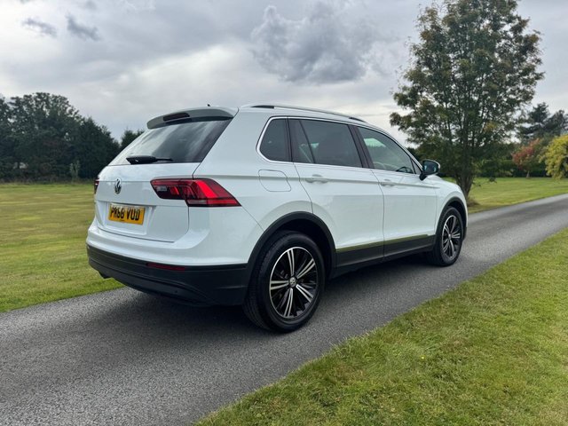 2018 Volkswagen Tiguan 2L SE Navigation 5dr - Photo 4