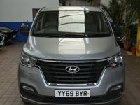 USED 2019 69 HYUNDAI i800 2.5 CRDi SE Nav MPV 5dr Diesel Manual Euro 6 (136 ps) 8 SEATS SAT NAV REAR VIEW CAMERA HEATED SEATS PARKING SENSORS 1 OWNER SERVICE HISTORY WARRANTY GENUINE LOW MILEAGE
