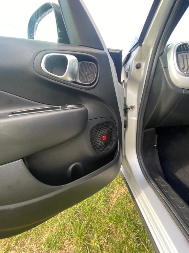 2014 FIAT 500L - Photo 6