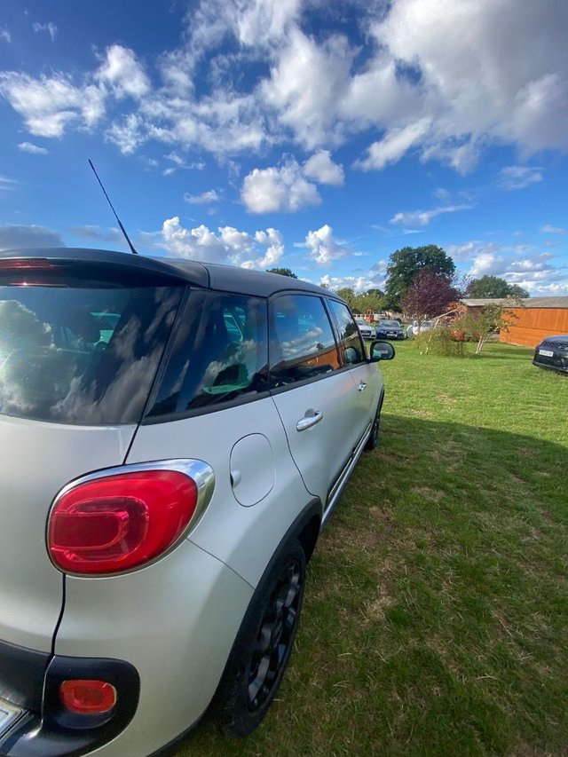 2014 FIAT 500L - Photo 4