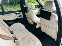 USED 2017 66 BMW X5 3.0 40d M Sport SUV 5dr Diesel Auto xDrive Euro 6 (s/s) (313 ps) 7-SEATER-BIG SPEC-PAN ROOF//WHITE LEATHER//REAR SEAT SCREENS WITH BLUETOOTH ENTERTAINMENT//REAR CAMERA//M SPORT BODYSTYLING//ADAPTIVE M-SPORT SUSPENSION//RECENT NEW TYRES AND BRAKES//STUNNING CONDITION INSIDE AND OUT//LAST SERVICED MAY 2025 xDrive Euro 6 (s/s) (313 ps) 7-SEATER-BIG SPEC-PAN ROOF//WHITE LEATHER//REAR SEAT SCREENS WITH BLUETOOTH ENTERTAINMENT//REAR CAMERA//M SPORT BODYSTYLING//ADAPTIVE M-SPORT SUSPENSION//RECENT NEW TYRES AND BRAKES//STUNNING CONDITION INSIDE AND OUT//LAST SERVICED MAY 2025