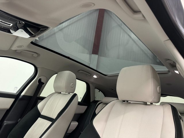 2022 Land Rover RANGE ROVER VELAR - Photo 2