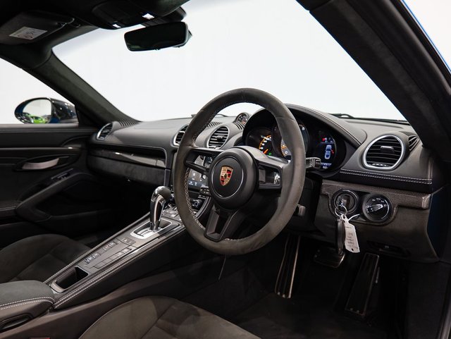 2023 Porsche 718 Cayman 4L Gt4 2dr - Photo 2