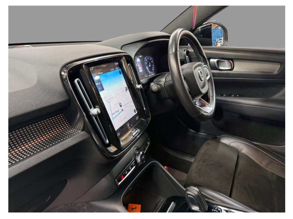 USED 2020 70 VOLVO XC40 1.5 T3 R-Design SUV 5dr Petrol Auto Euro 6 (s/s) (163 ps) NAV+FULL VOLVO M/D SERVICE HISTORY