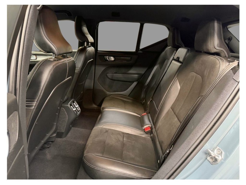 USED 2020 70 VOLVO XC40 1.5 T3 R-Design SUV 5dr Petrol Auto Euro 6 (s/s) (163 ps) NAV+FULL VOLVO M/D SERVICE HISTORY
