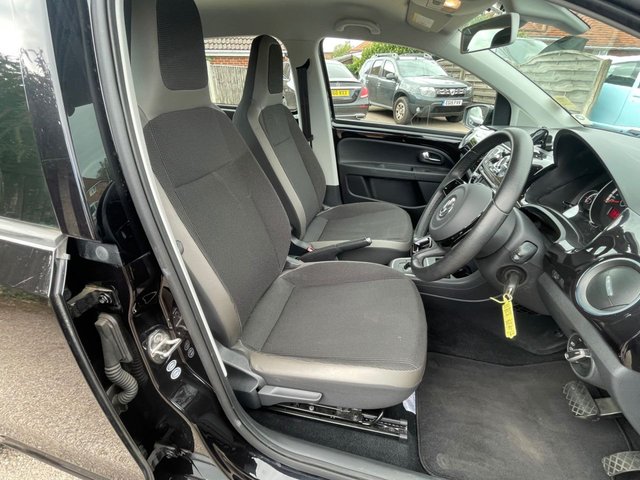2014 Volkswagen Up! - Photo 4