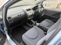 USED 2008 08 HONDA JAZZ 1.4 i-DSI SE Hatchback 5dr Petrol Manual (137 g/km, 82 bhp) CLEAN CONDITION THROUGHOUT + SERVICE HISTORY + FRESH SERVICE + NEW MOT + METALLIC BLUE COLOUR + SPEC INCLUDES ALLOY WHEELS, CLOTH INTERIOR, REMOTE LOCKING, ELECTRIC WINDOWS AND MIRRORS, MULTIFUNCTION STEERING WHEEL, A/C + 3 MONTHS WARRANTY + 12 MONTHS AA BREAKDOWN COVER INCLUDED