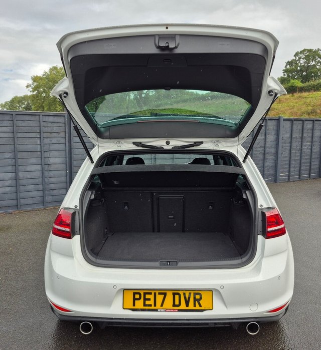 2017 Volkswagen Golf 2L GTI 5dr - Photo 8