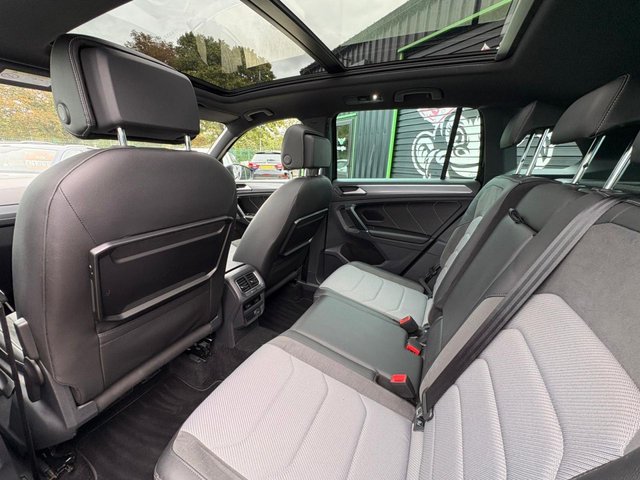 2017 VOLKSWAGEN TIGUAN 2.0 TDI BlueMotion Tech R-Line SUV 5dr Diesel DSG 4Motion Euro 6 (s/s) (150 ps) - Photo 12