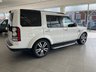 USED 2015 65 LAND ROVER DISCOVERY 4 3.0 SD V6 HSE Luxury SUV 5dr Diesel Auto 4WD Euro 6 (s/s) (256 bhp) This 2015 Land Rover Discovery 4 SD V6 HSE Luxury boasts exceptionally low mileage for its age, having covered just 60,041 miles. As a Euro 6 compliant model, it features a powerful 3.0L Diesel engine paired with a Four Wheel Drive drivetrain, offering robust performance and capability. The HSE Luxury trim ensures a premium experience, with notable features including automatic headlights, front parking aid, a heated steering wheel, and automatic climate control with air filtration.