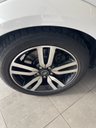 USED 2015 65 LAND ROVER DISCOVERY 4 3.0 SD V6 HSE Luxury SUV 5dr Diesel Auto 4WD Euro 6 (s/s) (256 bhp) This 2015 Land Rover Discovery 4 SD V6 HSE Luxury boasts exceptionally low mileage for its age, having covered just 60,041 miles. As a Euro 6 compliant model, it features a powerful 3.0L Diesel engine paired with a Four Wheel Drive drivetrain, offering robust performance and capability. The HSE Luxury trim ensures a premium experience, with notable features including automatic headlights, front parking aid, a heated steering wheel, and automatic climate control with air filtration.