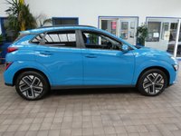 USED 2021 21 HYUNDAI KONA 64kWh Premium SUV 5dr Electric Auto (10.5kW Charger) (204 ps) SAT NAV REAR VIEW CAMERA ANDROID APPLE CARPLAY PARKING SENSORS 1 OWNER EXCELLENT SERVICE HISTORY HYUNDAI WARRANTY TILL MAY 2026