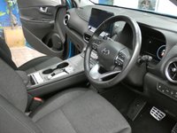 USED 2021 21 HYUNDAI KONA 64kWh Premium SUV 5dr Electric Auto (10.5kW Charger) (204 ps) SAT NAV REAR VIEW CAMERA ANDROID APPLE CARPLAY PARKING SENSORS 1 OWNER EXCELLENT SERVICE HISTORY HYUNDAI WARRANTY TILL MAY 2026