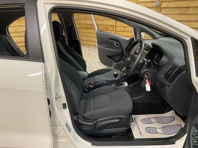 2016 KIA RIO (2016) - Photo 12