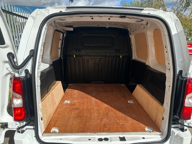 2024 Citroen Berlingo 1.5L Driver M 5dr - Photo 3