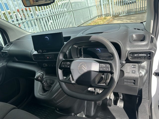 2024 Citroen Berlingo 1.5L Driver M 5dr - Photo 2