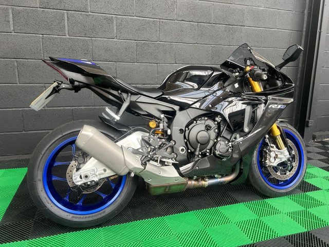 View our YAMAHA R1M