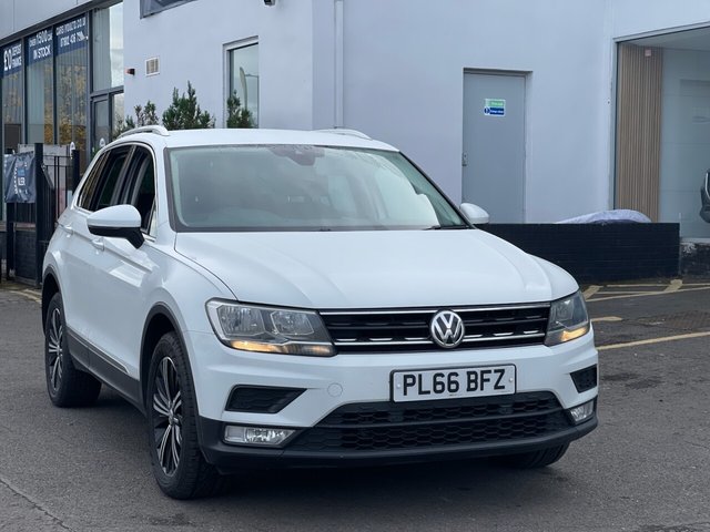 View our Volkswagen Tiguan 2.0 TDI BlueMotion Tech SE Navigation SUV 5dr Diesel DSG 4Motion Euro 6 (s/s) (150 ps)
