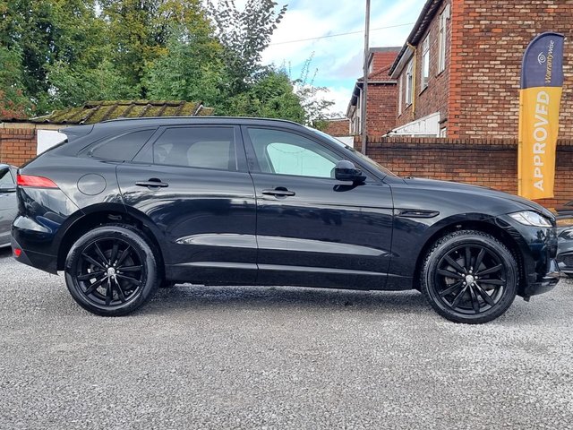 2019 JAGUAR F-PACE - Photo 3