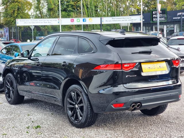 2019 JAGUAR F-PACE - Photo 2