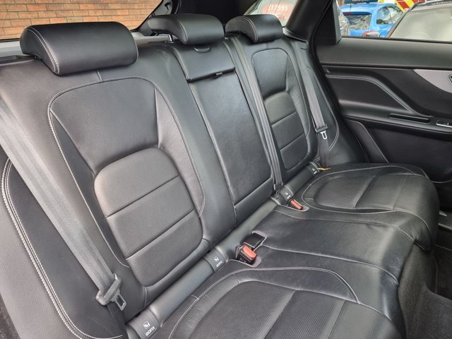 2019 JAGUAR F-PACE - Photo 10