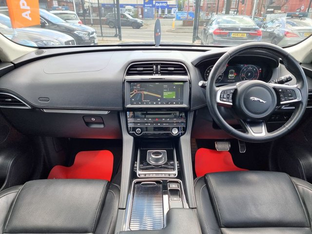 2019 JAGUAR F-PACE - Photo 4