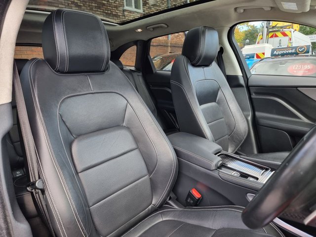 2019 JAGUAR F-PACE - Photo 9