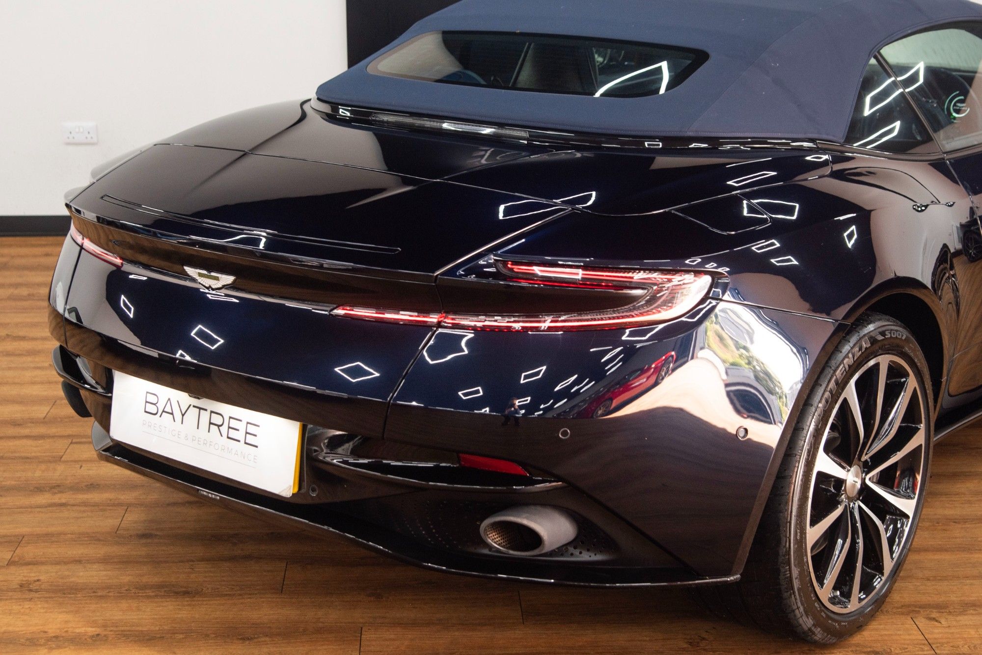 USED 2018 ASTON MARTIN DB11 4.0 V8 Volante  