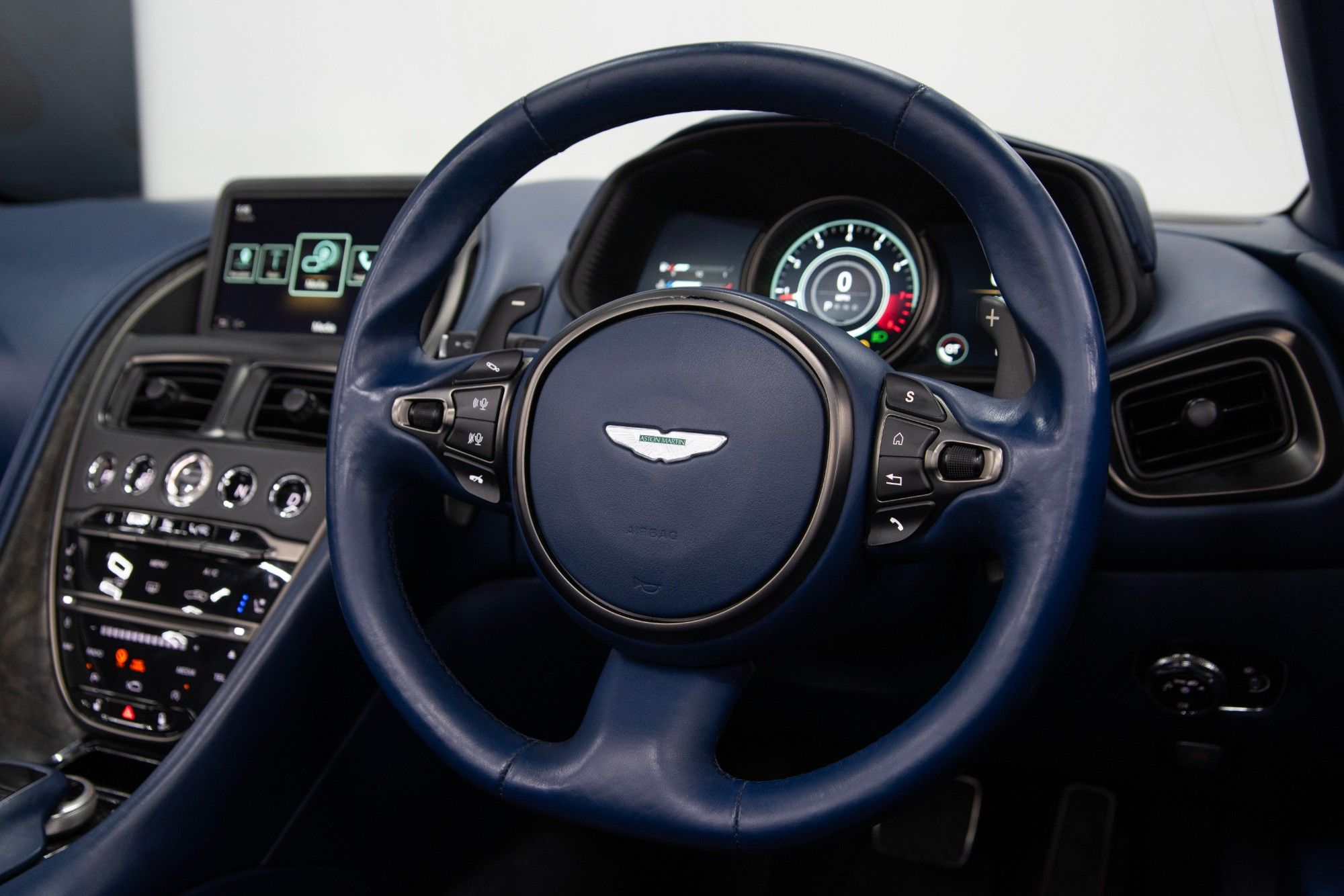 USED 2018 ASTON MARTIN DB11 4.0 V8 Volante  