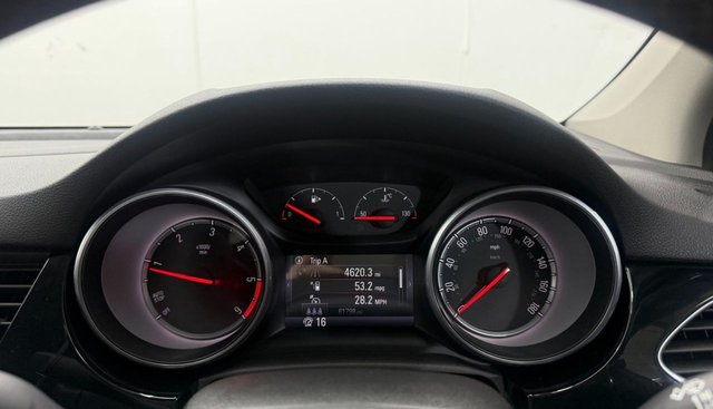 2017 VAUXHALL ASTRA - Photo 11