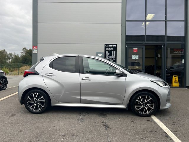 2021 TOYOTA YARIS 1.5 VVT-h Design Hatchback 5dr Petrol Hybrid E-CVT Euro 6 (s/s) (116 ps) - Photo 10