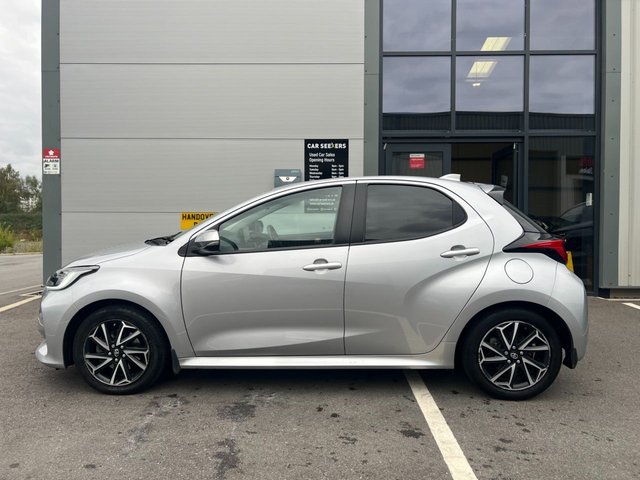 2021 TOYOTA YARIS 1.5 VVT-h Design Hatchback 5dr Petrol Hybrid E-CVT Euro 6 (s/s) (116 ps) - Photo 11