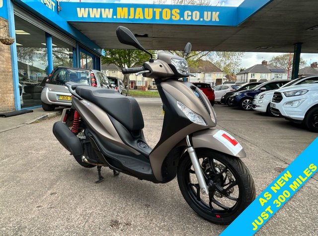View our Piaggio Medley 125 125 S Scooter Petrol CVT Euro 5 (15 ps)