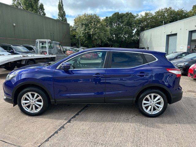 View our NISSAN QASHQAI