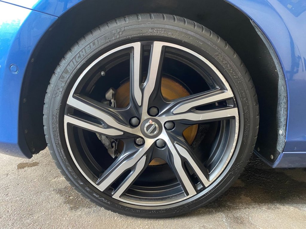 USED 2018 18 VOLVO V40 2.0 T3 R-Design Pro Hatchback 5dr Petrol Manual Euro 6 (s/s) (152 ps) GREAT SPECIFICATION R DESIGN V40