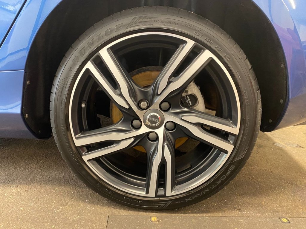 USED 2018 18 VOLVO V40 2.0 T3 R-Design Pro Hatchback 5dr Petrol Manual Euro 6 (s/s) (152 ps) GREAT SPECIFICATION R DESIGN V40