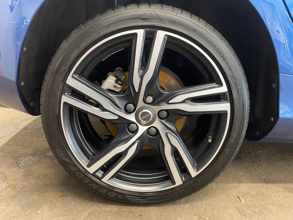 USED 2018 18 VOLVO V40 2.0 T3 R-Design Pro Hatchback 5dr Petrol Manual Euro 6 (s/s) (152 ps) GREAT SPECIFICATION R DESIGN V40
