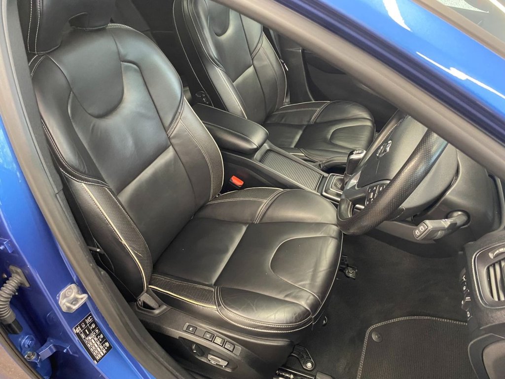 USED 2018 18 VOLVO V40 2.0 T3 R-Design Pro Hatchback 5dr Petrol Manual Euro 6 (s/s) (152 ps) GREAT SPECIFICATION R DESIGN V40