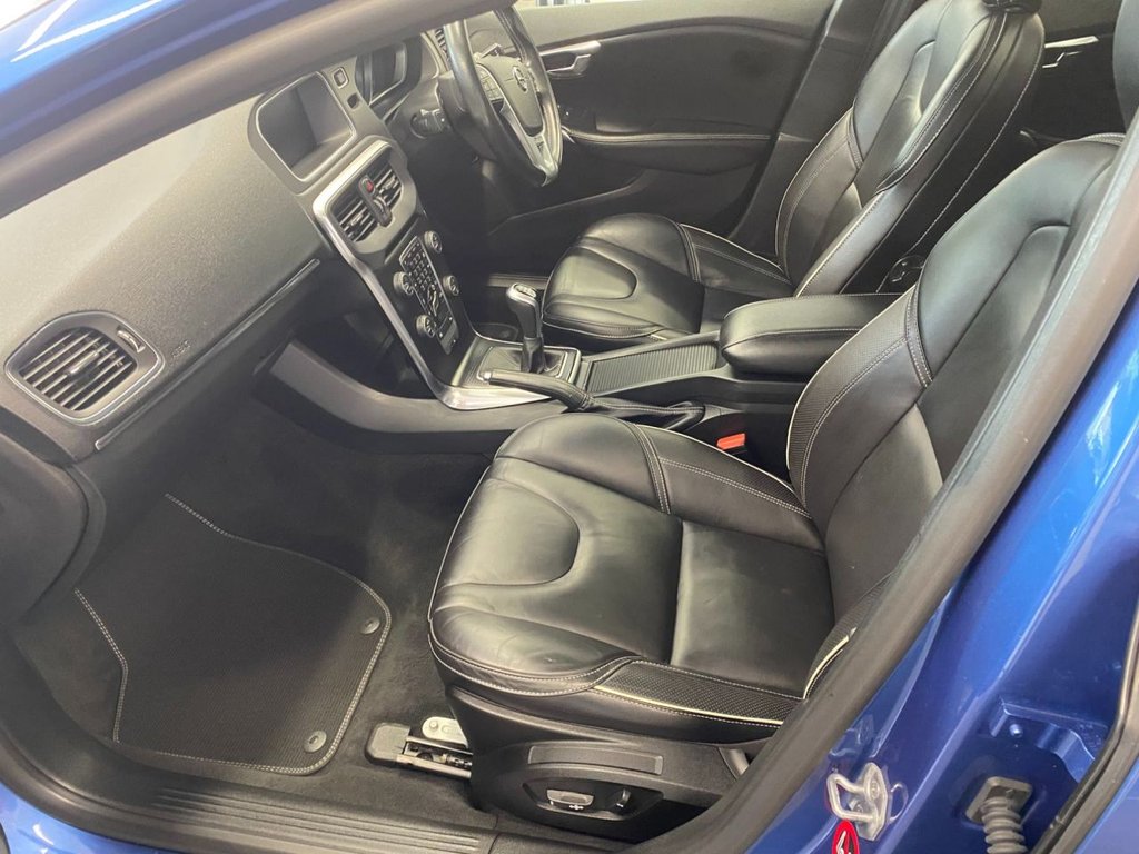 USED 2018 18 VOLVO V40 2.0 T3 R-Design Pro Hatchback 5dr Petrol Manual Euro 6 (s/s) (152 ps) GREAT SPECIFICATION R DESIGN V40