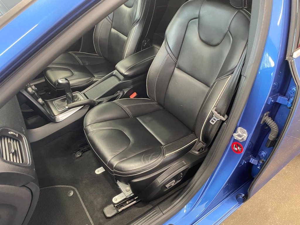 USED 2018 18 VOLVO V40 2.0 T3 R-Design Pro Hatchback 5dr Petrol Manual Euro 6 (s/s) (152 ps) GREAT SPECIFICATION R DESIGN V40