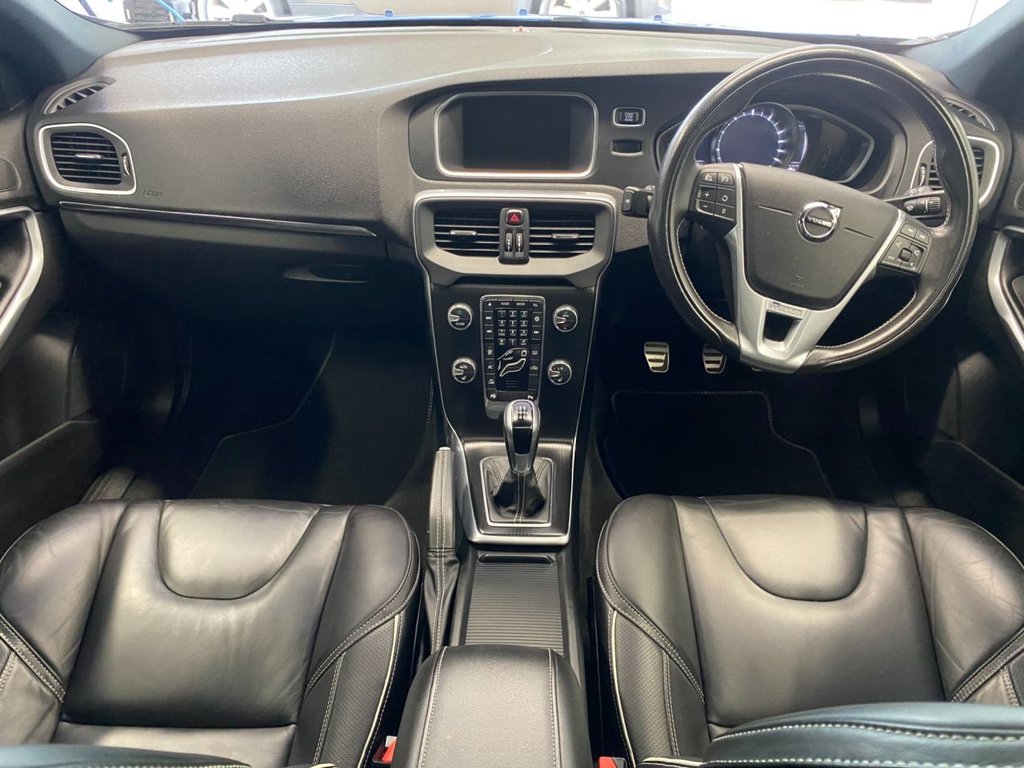 USED 2018 18 VOLVO V40 2.0 T3 R-Design Pro Hatchback 5dr Petrol Manual Euro 6 (s/s) (152 ps) GREAT SPECIFICATION R DESIGN V40