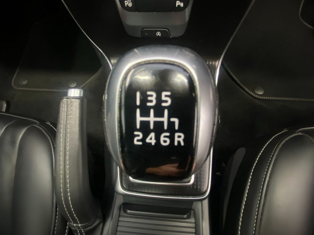USED 2018 18 VOLVO V40 2.0 T3 R-Design Pro Hatchback 5dr Petrol Manual Euro 6 (s/s) (152 ps) GREAT SPECIFICATION R DESIGN V40