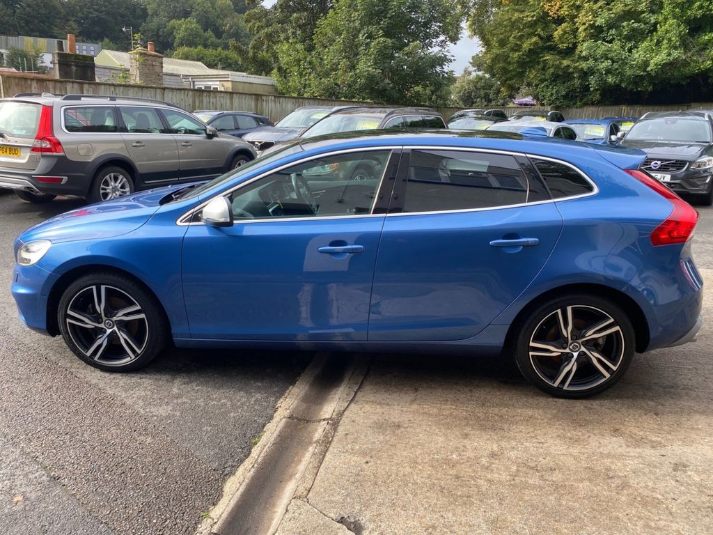 USED 2018 18 VOLVO V40 2.0 T3 R-Design Pro Hatchback 5dr Petrol Manual Euro 6 (s/s) (152 ps) GREAT SPECIFICATION R DESIGN V40