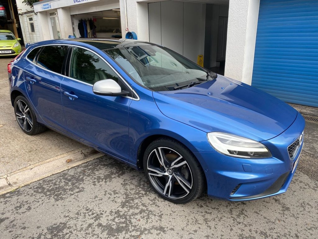 USED 2018 18 VOLVO V40 2.0 T3 R-Design Pro Hatchback 5dr Petrol Manual Euro 6 (s/s) (152 ps) GREAT SPECIFICATION R DESIGN V40