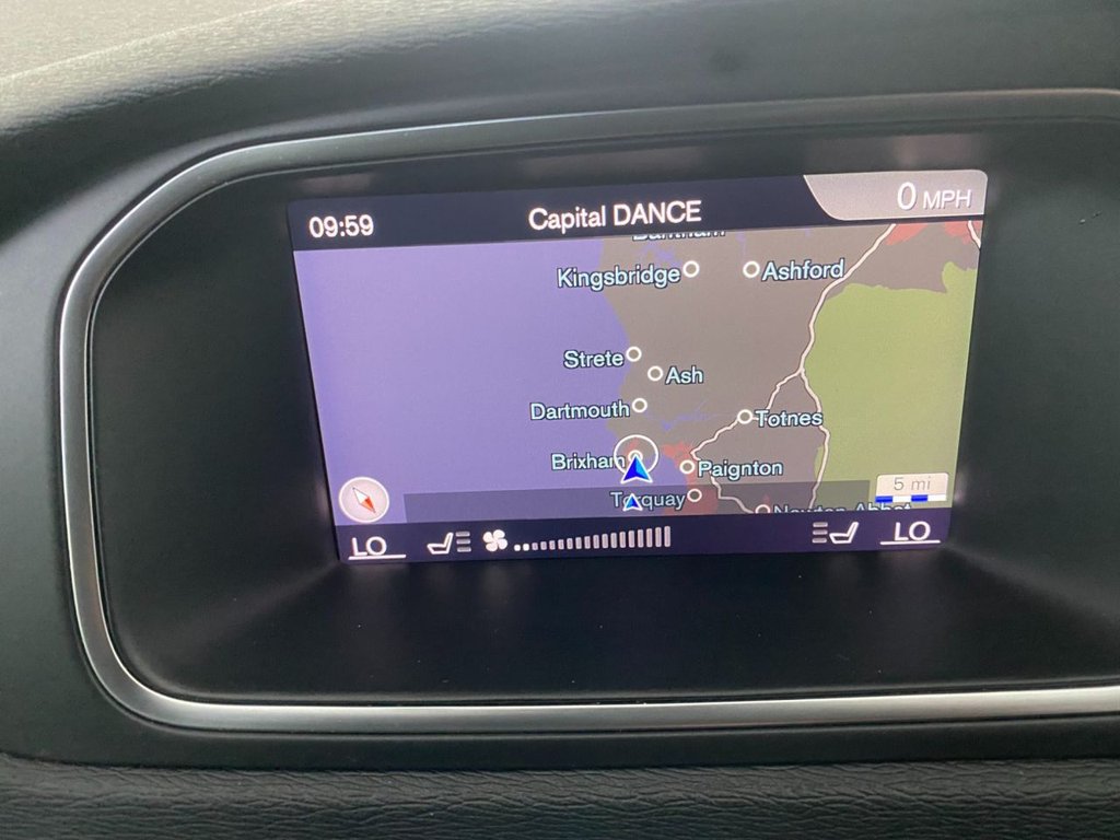 USED 2018 18 VOLVO V40 2.0 T3 R-Design Pro Hatchback 5dr Petrol Manual Euro 6 (s/s) (152 ps) GREAT SPECIFICATION R DESIGN V40