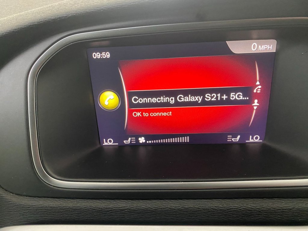 USED 2018 18 VOLVO V40 2.0 T3 R-Design Pro Hatchback 5dr Petrol Manual Euro 6 (s/s) (152 ps) GREAT SPECIFICATION R DESIGN V40