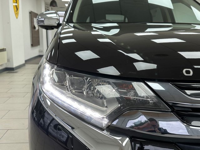 2017 MITSUBISHI OUTLANDER 2.0h 12kWh 4hs SUV 5dr Petrol Plug-in Hybrid CVT 4WD Euro 6 (s/s) (200 ps) - Photo 11