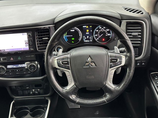 2017 MITSUBISHI OUTLANDER 2.0h 12kWh 4hs SUV 5dr Petrol Plug-in Hybrid CVT 4WD Euro 6 (s/s) (200 ps) - Photo 4