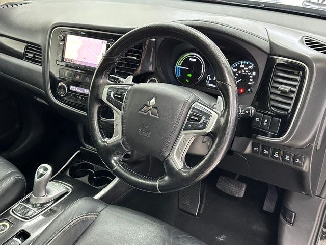 2017 MITSUBISHI OUTLANDER 2.0h 12kWh 4hs SUV 5dr Petrol Plug-in Hybrid CVT 4WD Euro 6 (s/s) (200 ps) - Photo 3