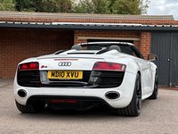USED 2010 10 AUDI R8 5.2 FSI V10 Spyder 2dr Petrol R Tronic quattro Euro 4 (525 ps) 